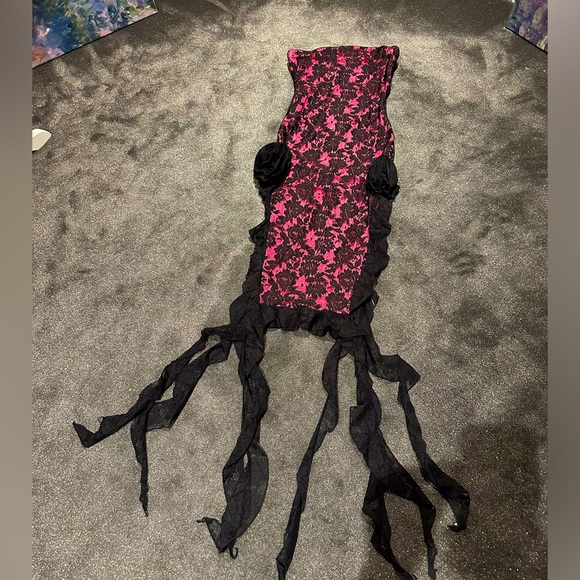 Fashion, nova strapless, lace dress - Picture 2 of 4